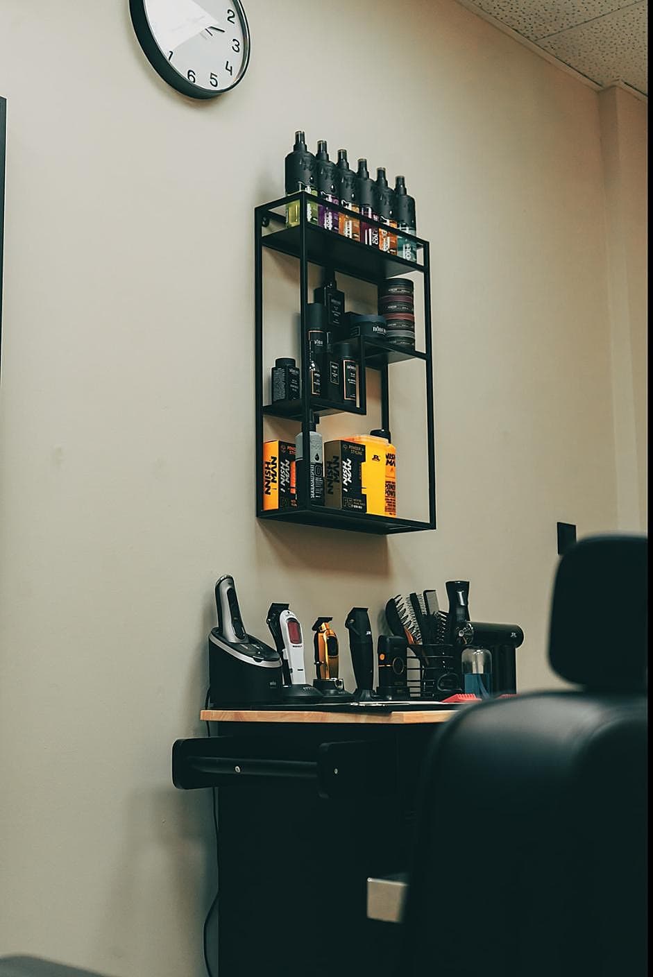 A barber eszközei a pulton